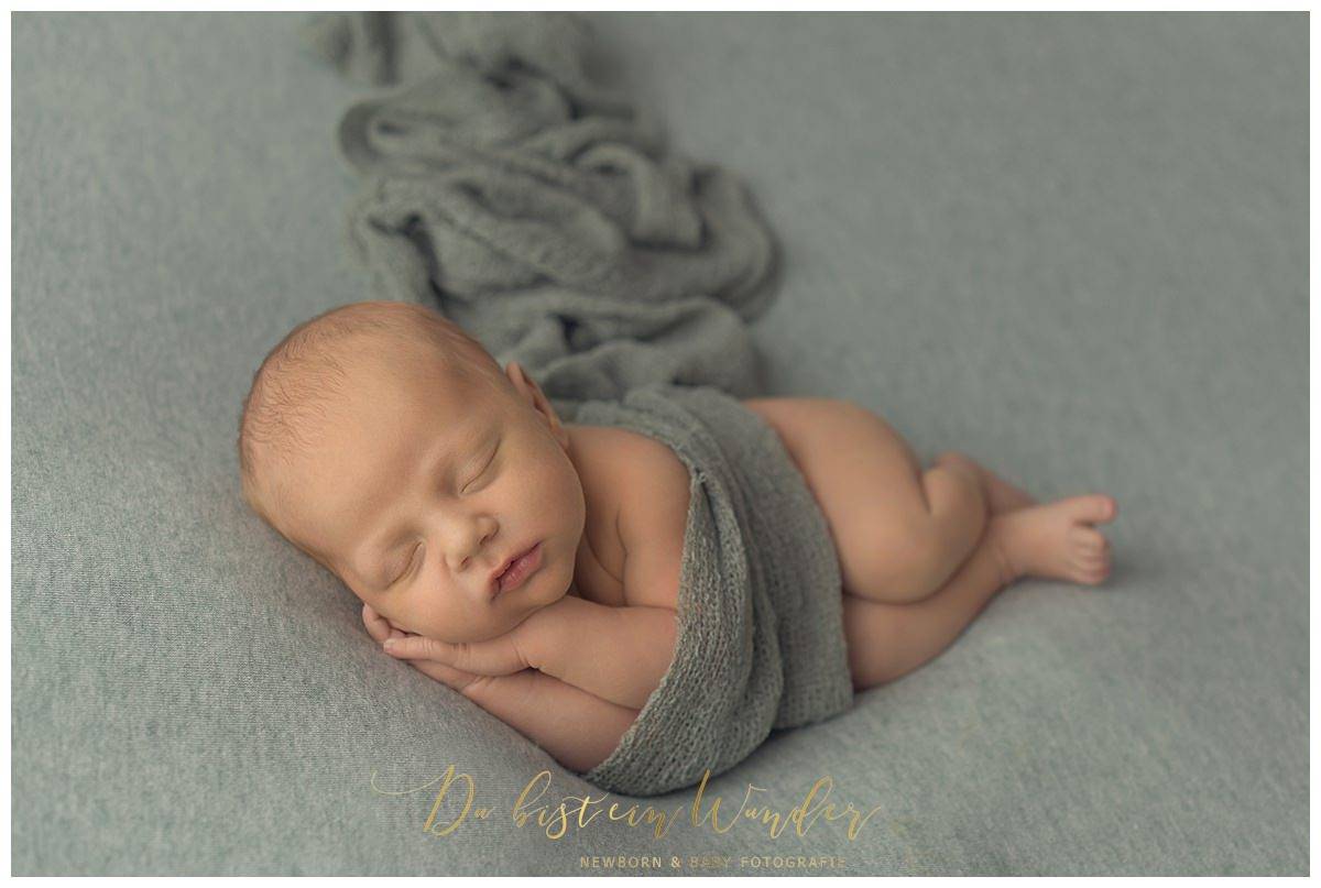 Newborn- Baby Fotografie von der Neugebornenen Fotografin mit eigenem Studio in Nuernberg für Babyen