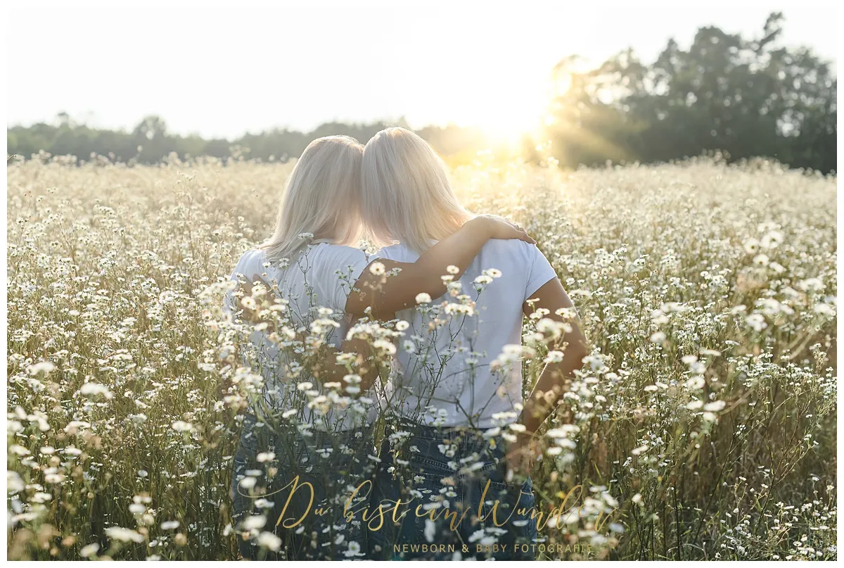 Glückliche Familie im Sommer Shooting
