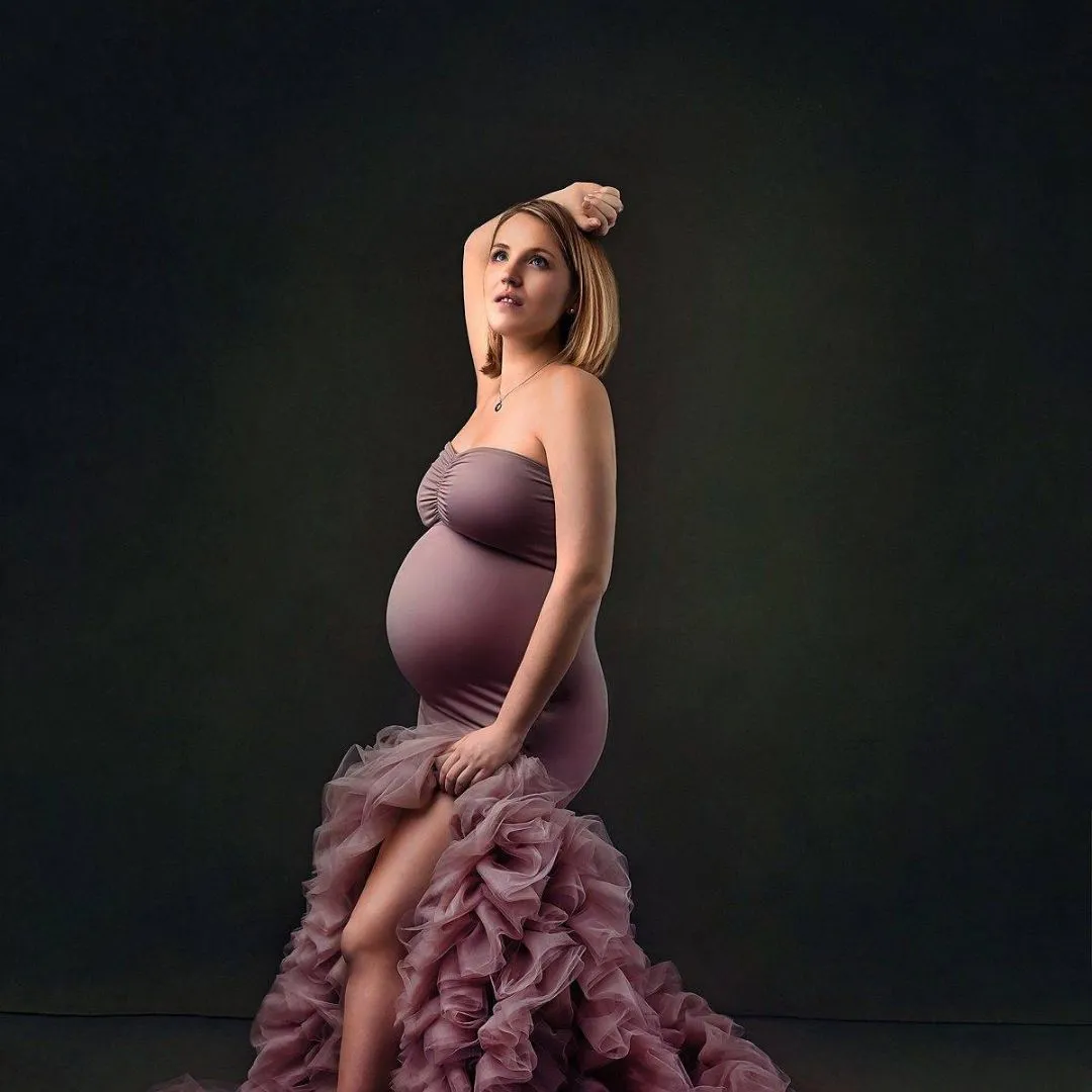 Babybauch Fotografie Nürnberg mit Designerkleidern