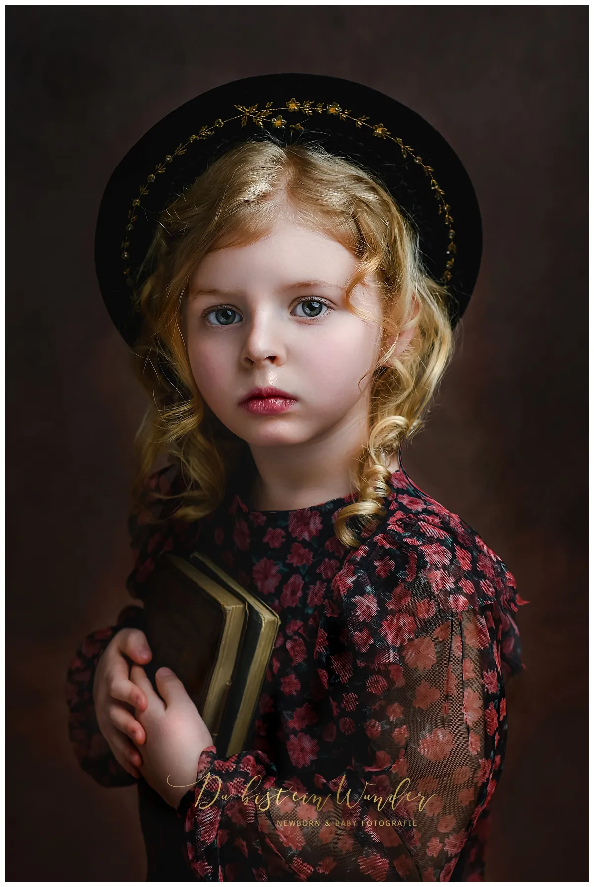 Kinderportrait mit Blumenkranz