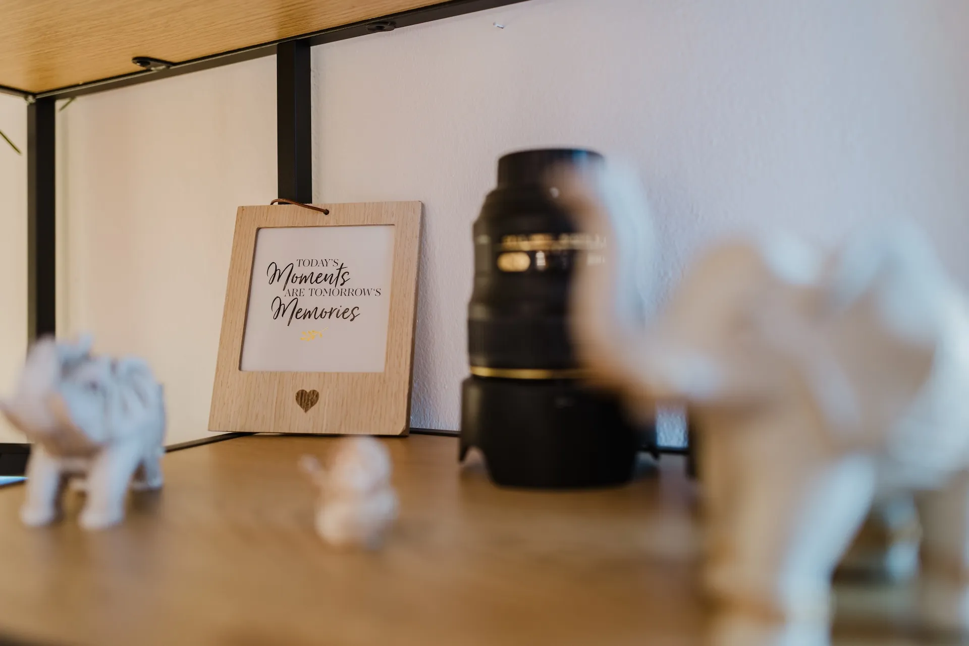 Bilderrahmen mit Spruch Todays Moments are Tomorrows Memories im Fotostudio Altdorf