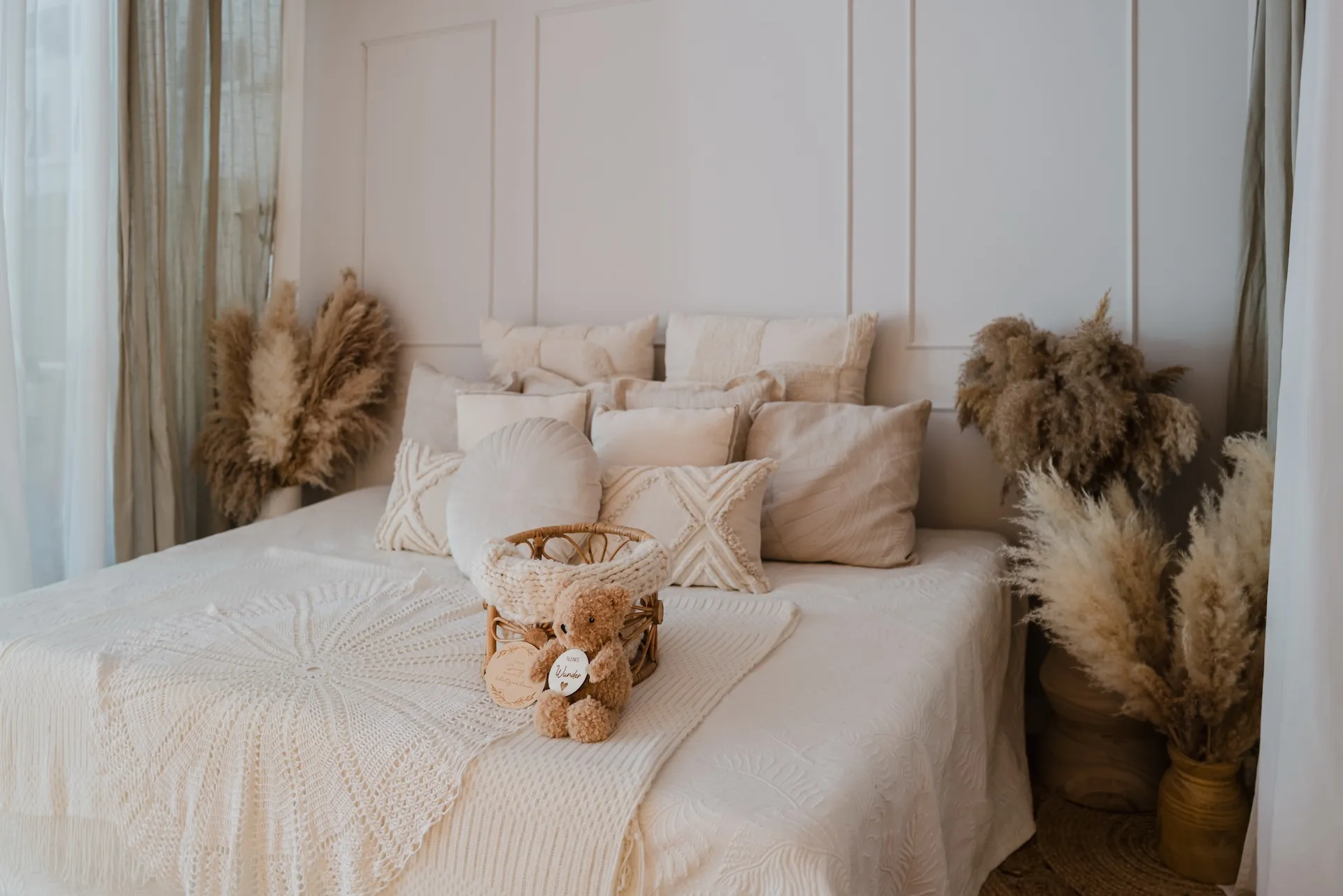 Boho Bett mit Teddybär für Babyfotografie