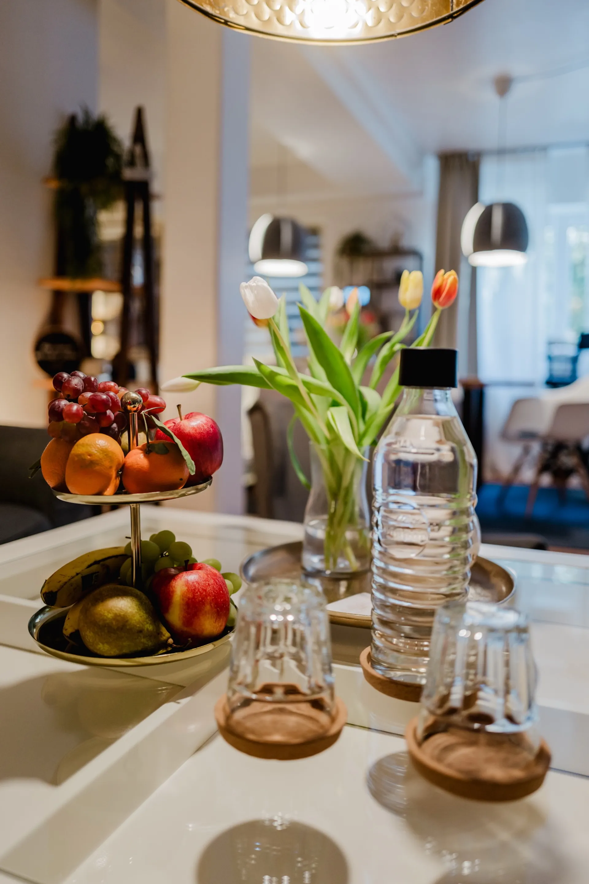 Verpflegungsbereich mit Obst und Wasser für Gäste im Fotostudio Altdorf