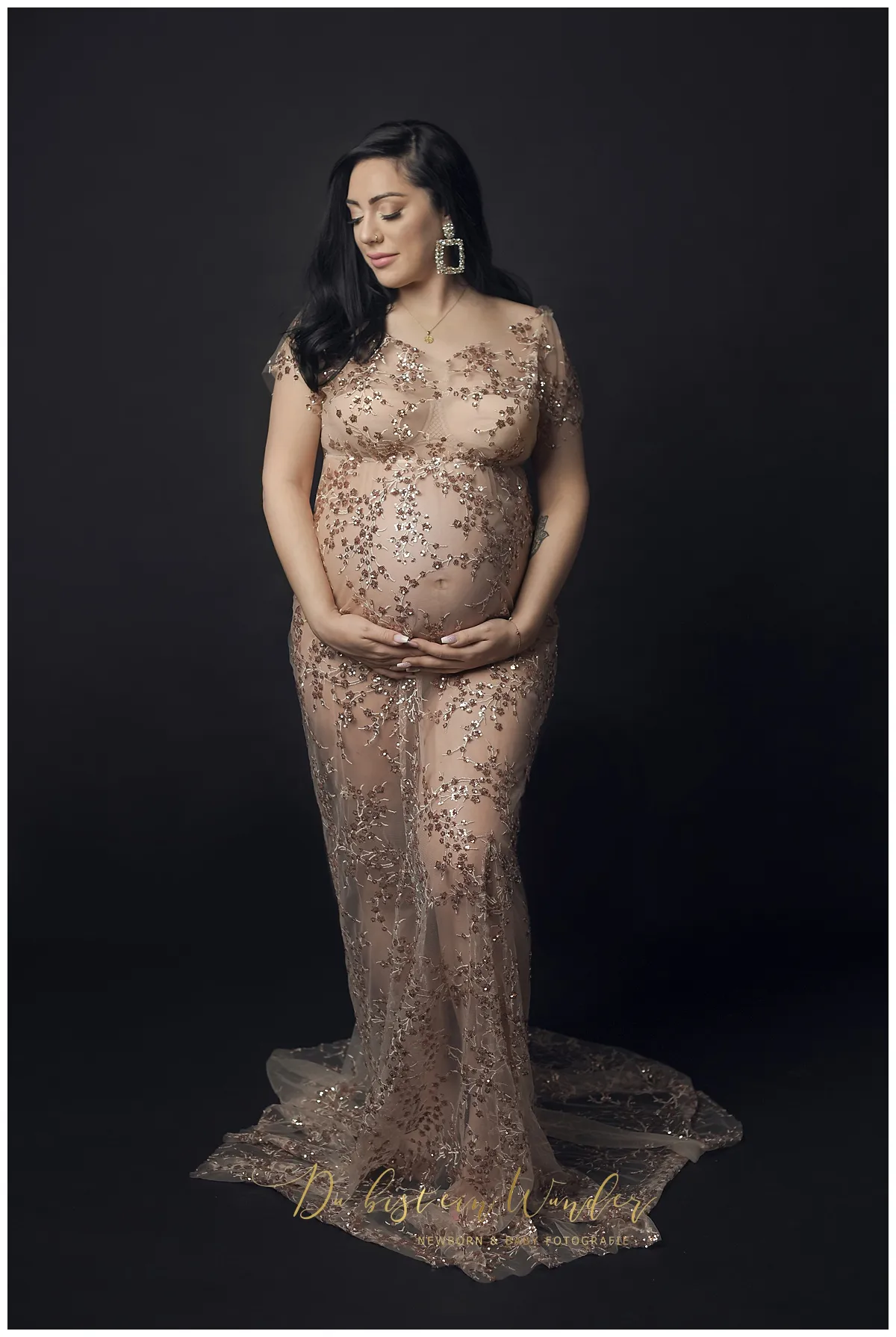 Waldportrait im lila Kleid