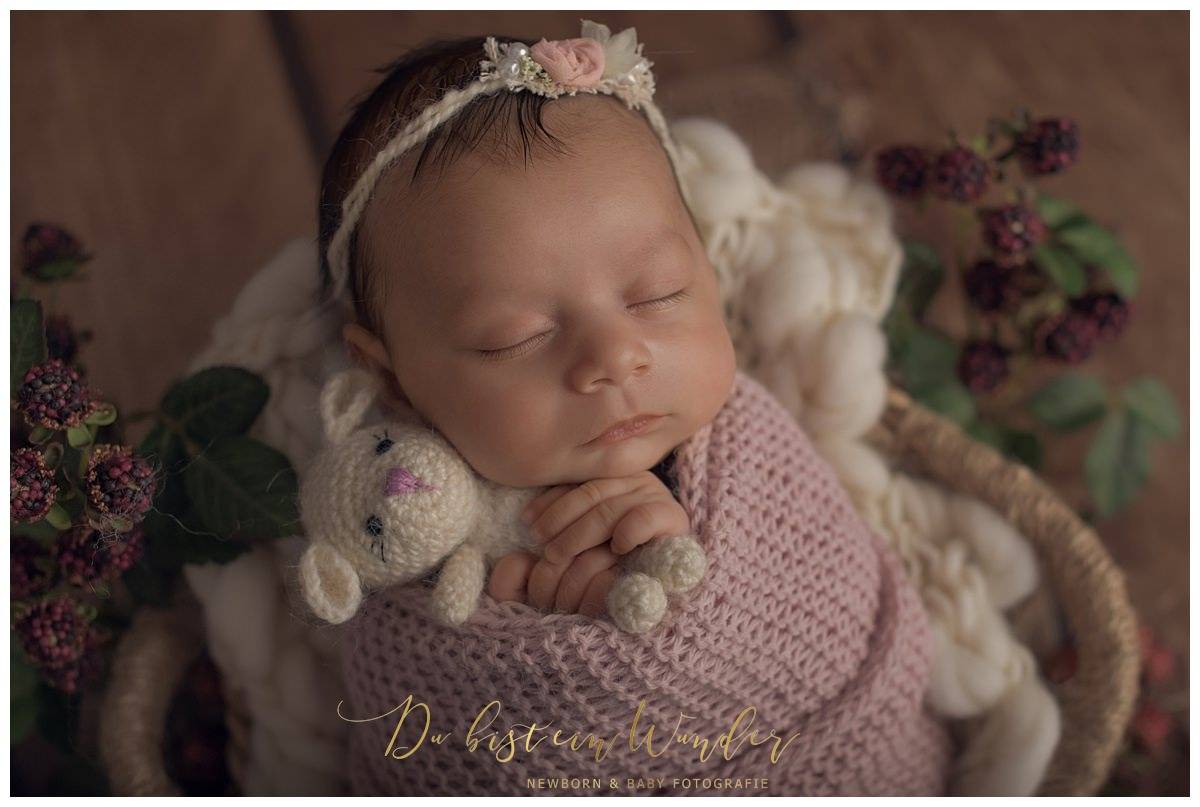 Newborn- Baby Fotografie von der Neugebornenen Fotografin mit eigenem Studio in Nuernberg für Babyen