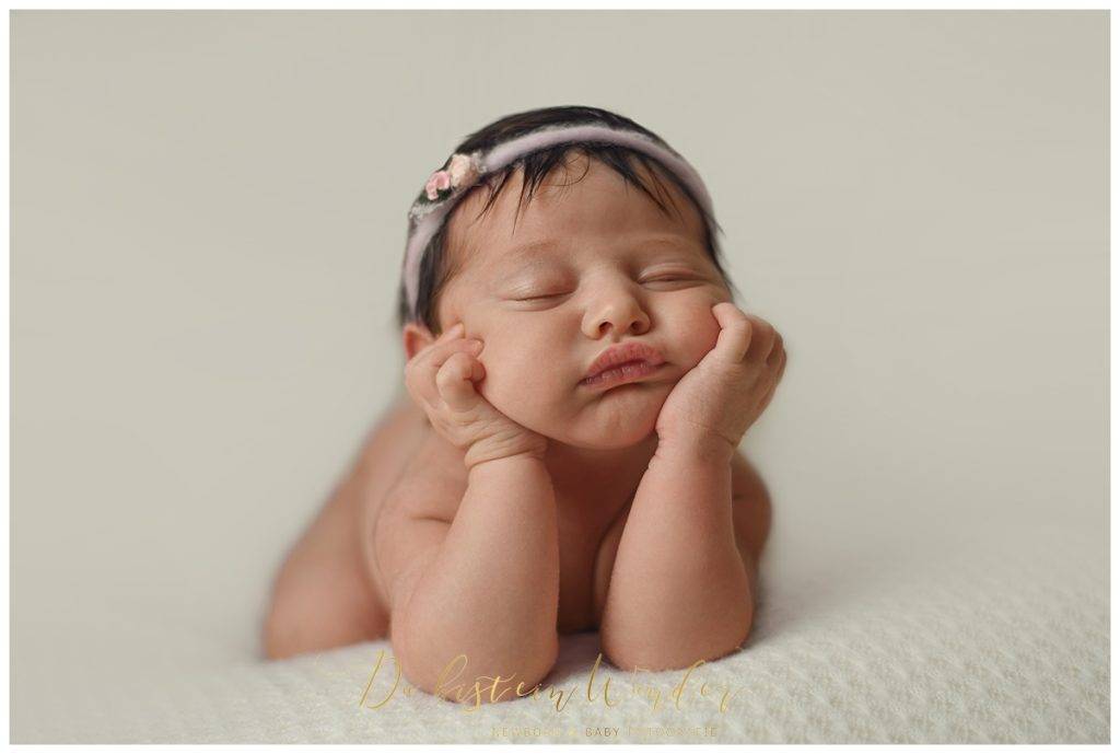 Emotionen Fotoshooting, Newbornshooting Baby Lilien